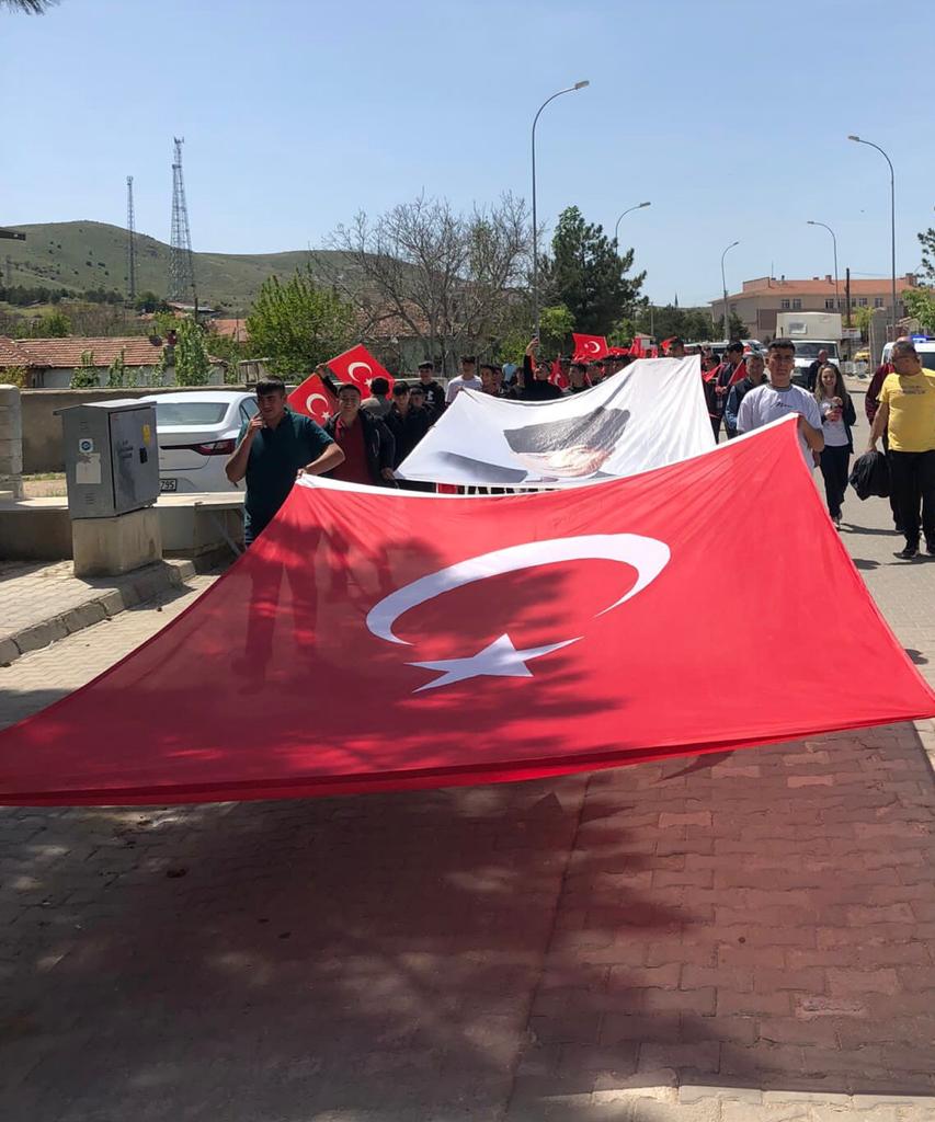 İlçemizde "19 Mayıs Atatürk'ü Anma Gençlik ve Spor Bayramı" Kutlama Programı Yapıldı.