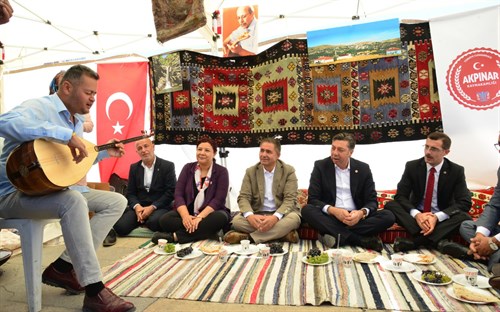 35. Ahilik Haftası Kutlamaları Kapsamında Kırşehir Cacabey Meydanında İlçe Günleri Etkinliği Düzenlendi.